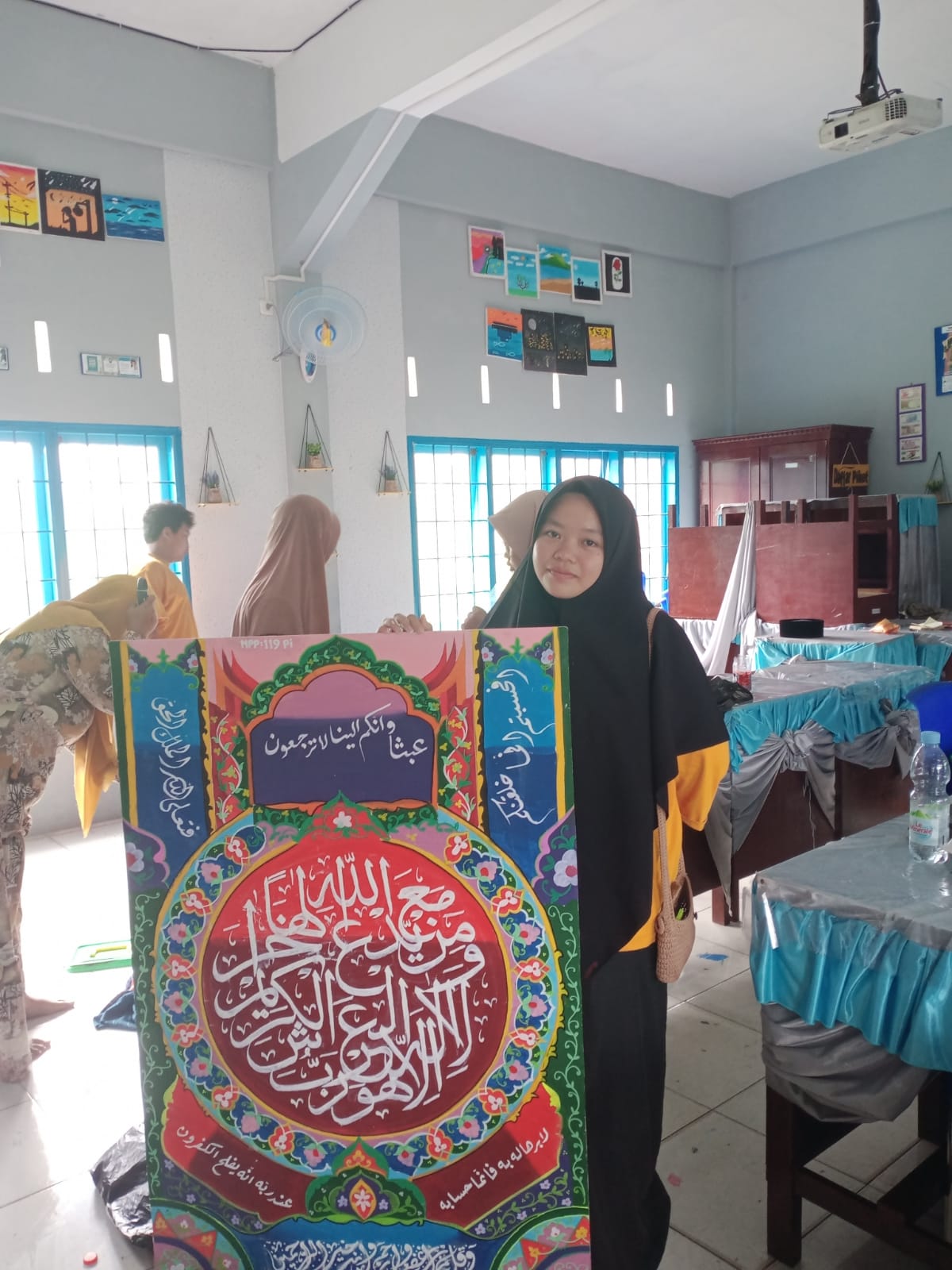 Putri Azizah dari UKM Hadits UIN Syahada Meraih Juara 1 dalam Seni Kaligrafi Alquran pada MTQ ke XXIII di Tingkat Kecamatan kota Padangsidimpuan