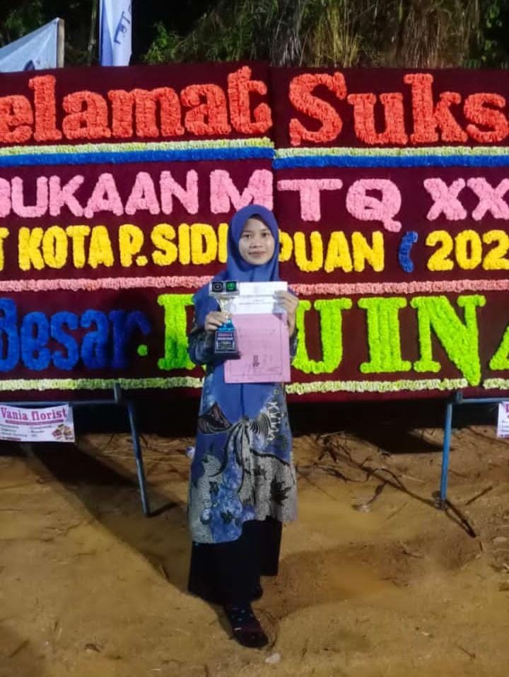 Alimah Hulu dari UKM Hadits UIN Syahada Raih Juara 2 dalam Cabang Lomba 100 Hadits Nabi beserta Sanad MTQ Kota Padangsidimpuan