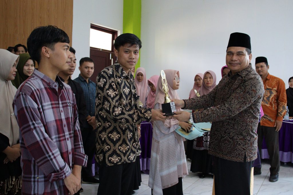 Assyi Syuhada Riandanu Fahlevi Mahasiswa MD Raih Juara 1 Pidato Bahasa Arab Pekan Bahasa UIN Syahada Padangsidimpuan