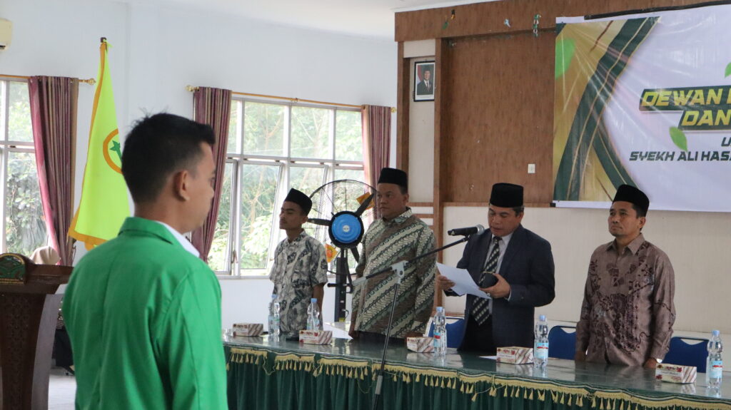 Rektor UIN Syekh Ali Hasan Ahmad Addry Padangsidimpuan Lantik Pengurus Dewan Eksekutif Mahasiswa & Senat Mahasiswa Universitas Periode 2025-2026